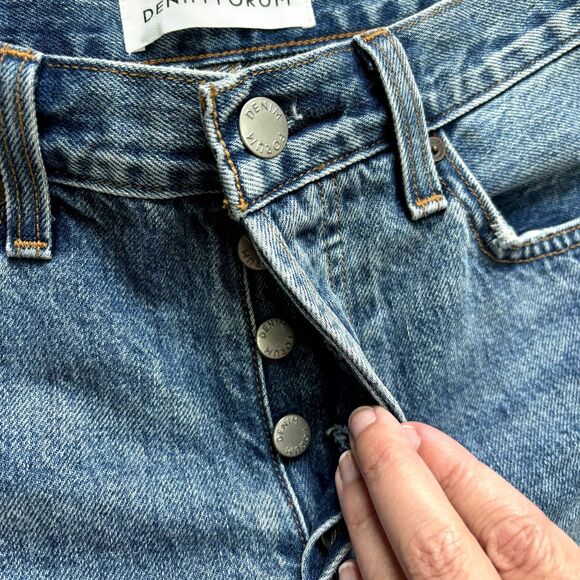 Aritzia Denim Forum Ex Boyfriend Shorts Women's 26 Button Fly Distressed Cut Off - Picture 3 of 11